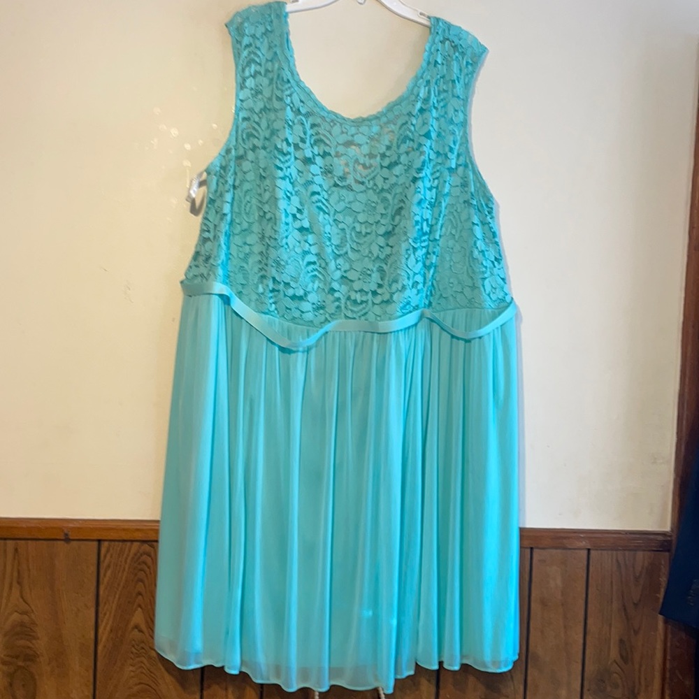 DAVID’S BRIDAL PLUS SIZE DRESS